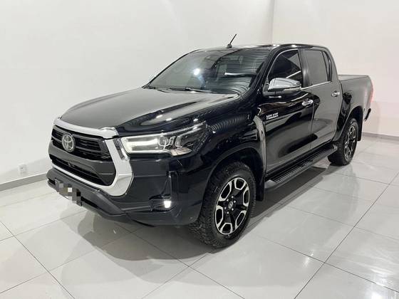 TOYOTA HILUX 2.8 D-4D TURBO DIESEL CD SRX 4X4 AUTOMÁTICO
